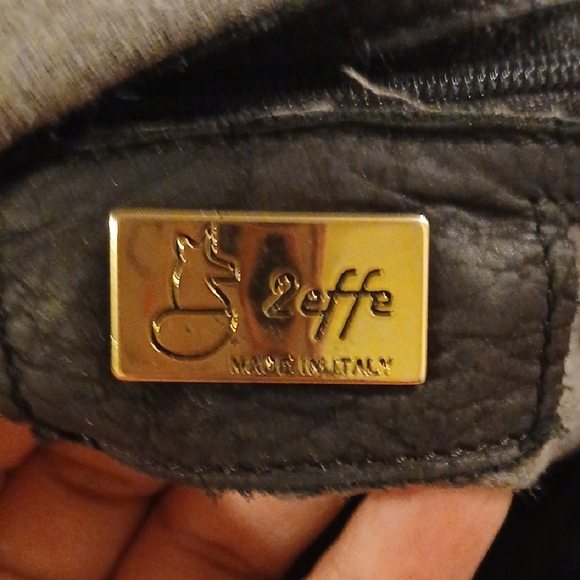 Elegant Black Handbag with Gold Accents - Picture 2 of 4